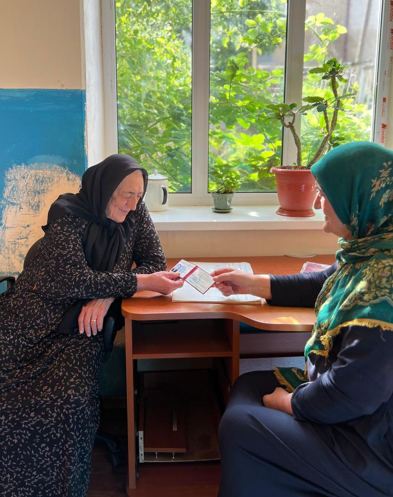 Вручение удостоверений звания «Ветеран труда